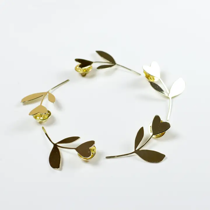 PIN'S EN LAITON JOLI BRIN D AMOUR – Image 3