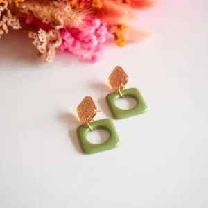 BOUCLES D OREILLES AYA KAKI CLOU DORE PAILLETTES