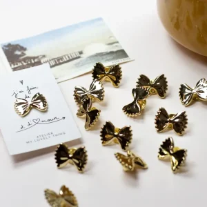PIN'S EN LAITON FARFALLE