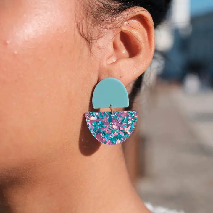 BOUCLES D OREILLES ODETTE VERT PAILLETTES – Image 2