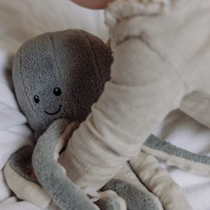 OLLY PELUCHE BRUIT BLANC RECHARGEABLE GRIS