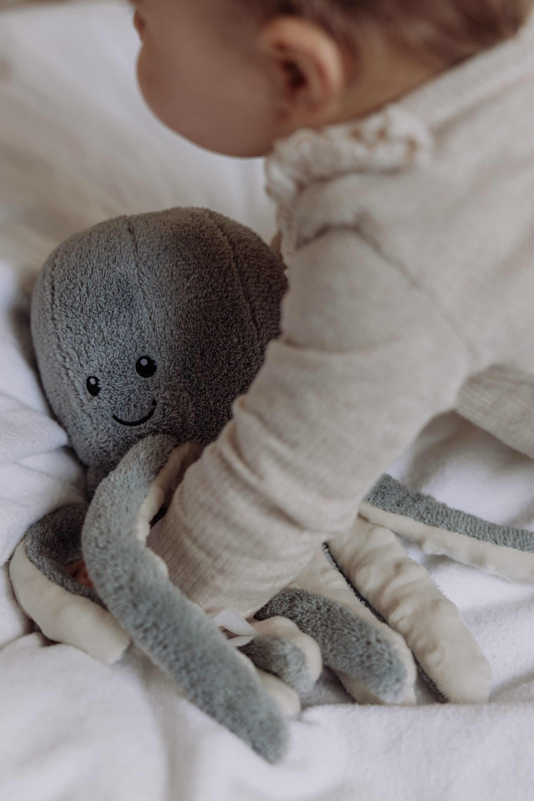 OLLY PELUCHE BRUIT BLANC RECHARGEABLE GRIS