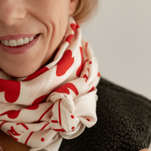 Alternative view of FOULARD ADULTE BLANC CŒUR ROUGE