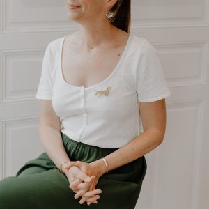 BROCHE FEUTRINE PAILLETEE TECKEL DORÉ – Image 3