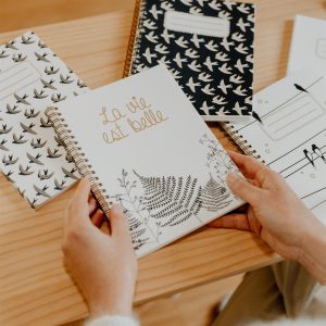Alternative view of CARNET PAPIER A5 LIGNE SPIRALE  LA VIE EST BELLE
