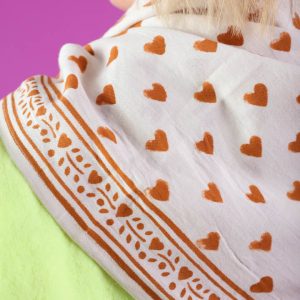 Alternative view of FOULARD LOVE CANNELLE