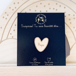 PIN'S EN BOIS TU VAS ETRE MAMIE – Image 3