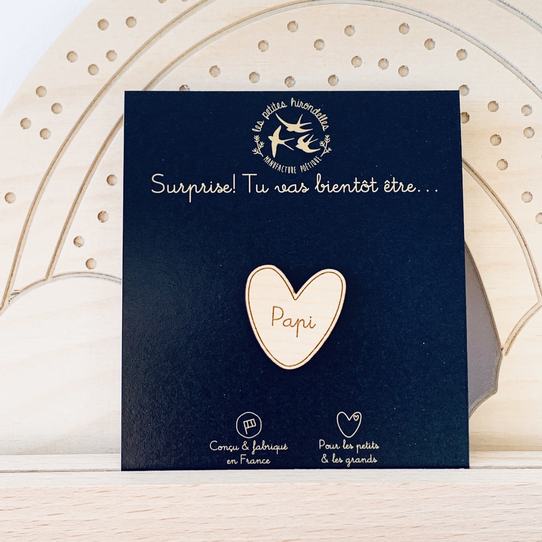 PIN'S EN BOIS TU VAS ETRE MAMIE – Image 3