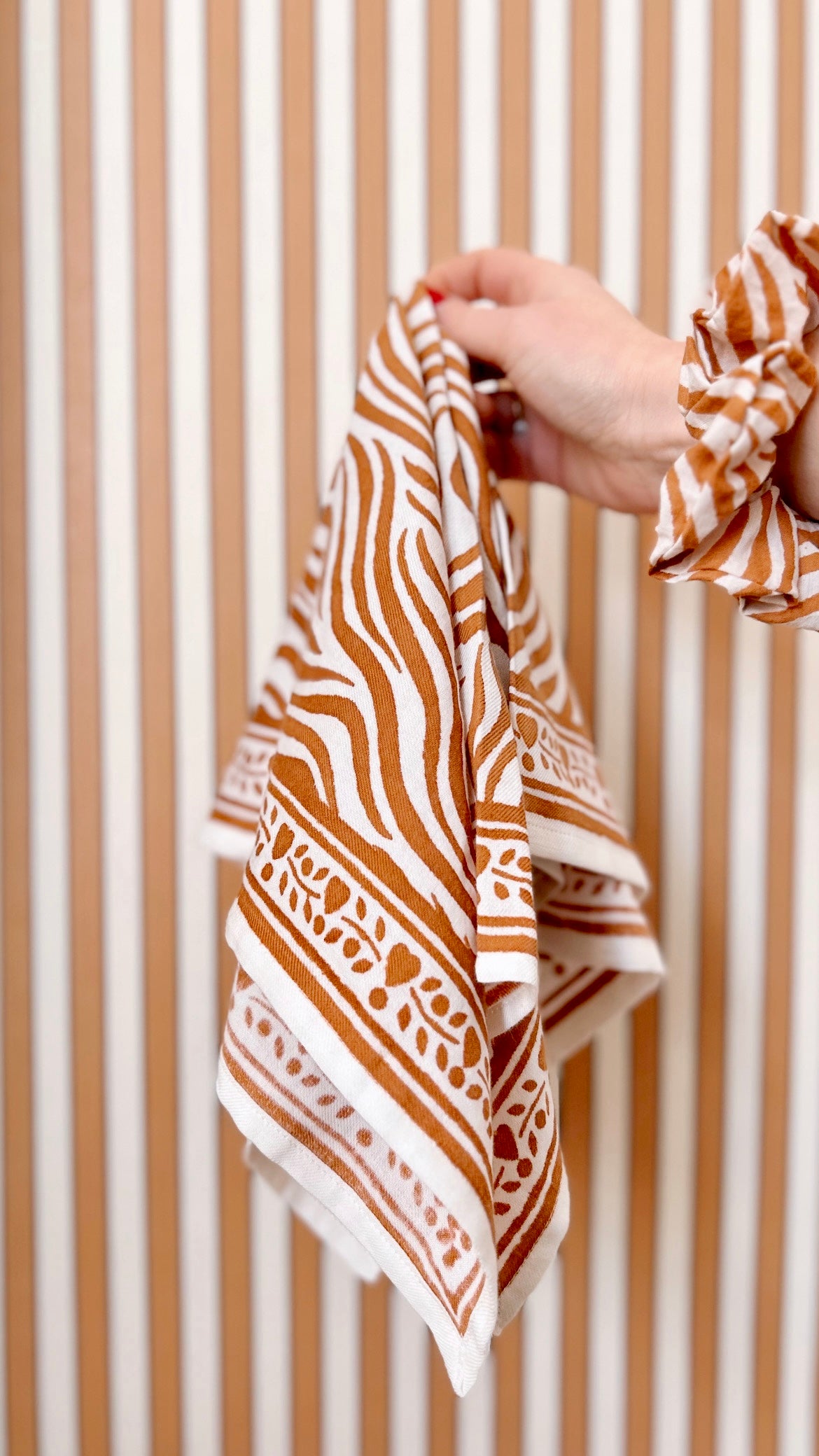 FOULARD ZEBRE CAMEL – Image 2