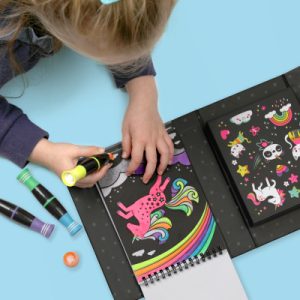 NEON COLOURING SET UNICORNS AND FRIENDS – Image 3