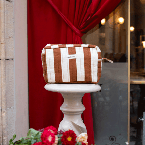 Alternative view of TROUSSE DE TOILETTE RAYURES MARRONS ET BEIGES